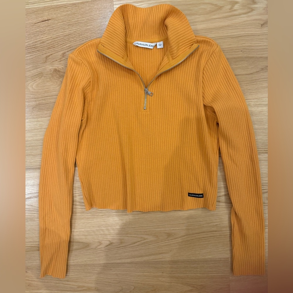 Cropped Calvin Klein top - perfect condition (only worn once)
